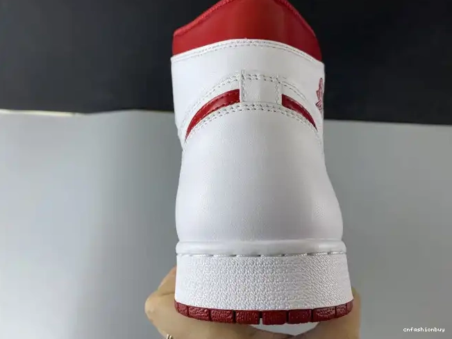 555088-103 Metallic Jordan (2017) 1 Red Retro Air 0527
